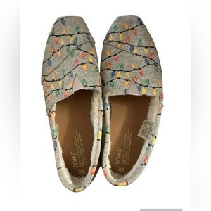 W9 Holiday lights TOMS